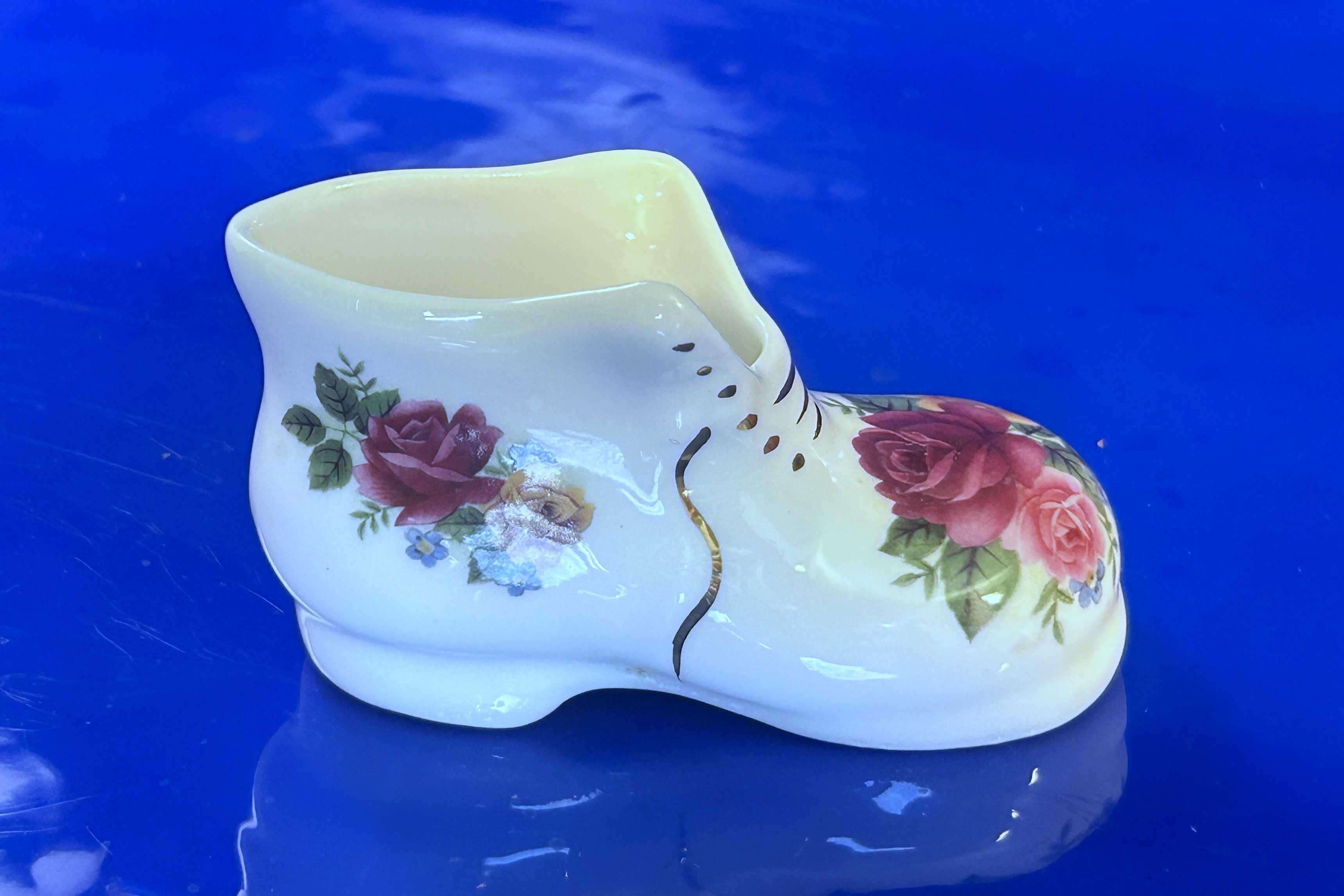 Bucik z wzorem kwiatowym. Porcelana kostna, marki Peter Gosling