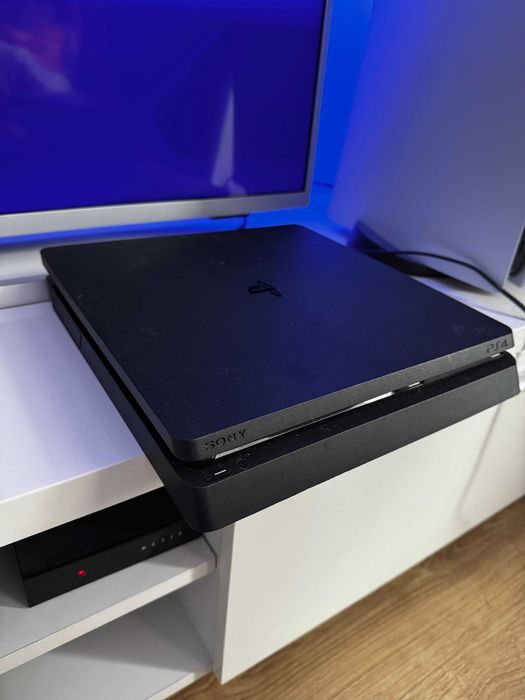 Sony PlayStation 4 Slim 500 GB (CUH-2216A) - sprawna, zadbana.