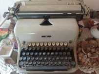Maquina de escrever antiga