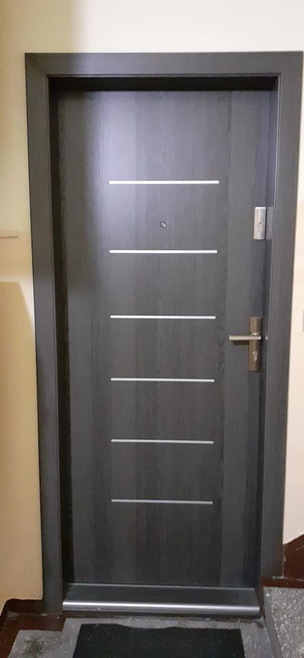 Drzwi do domów i mieszkań z montażem