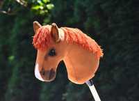 Hobby Horse kasztanowaty z kijem