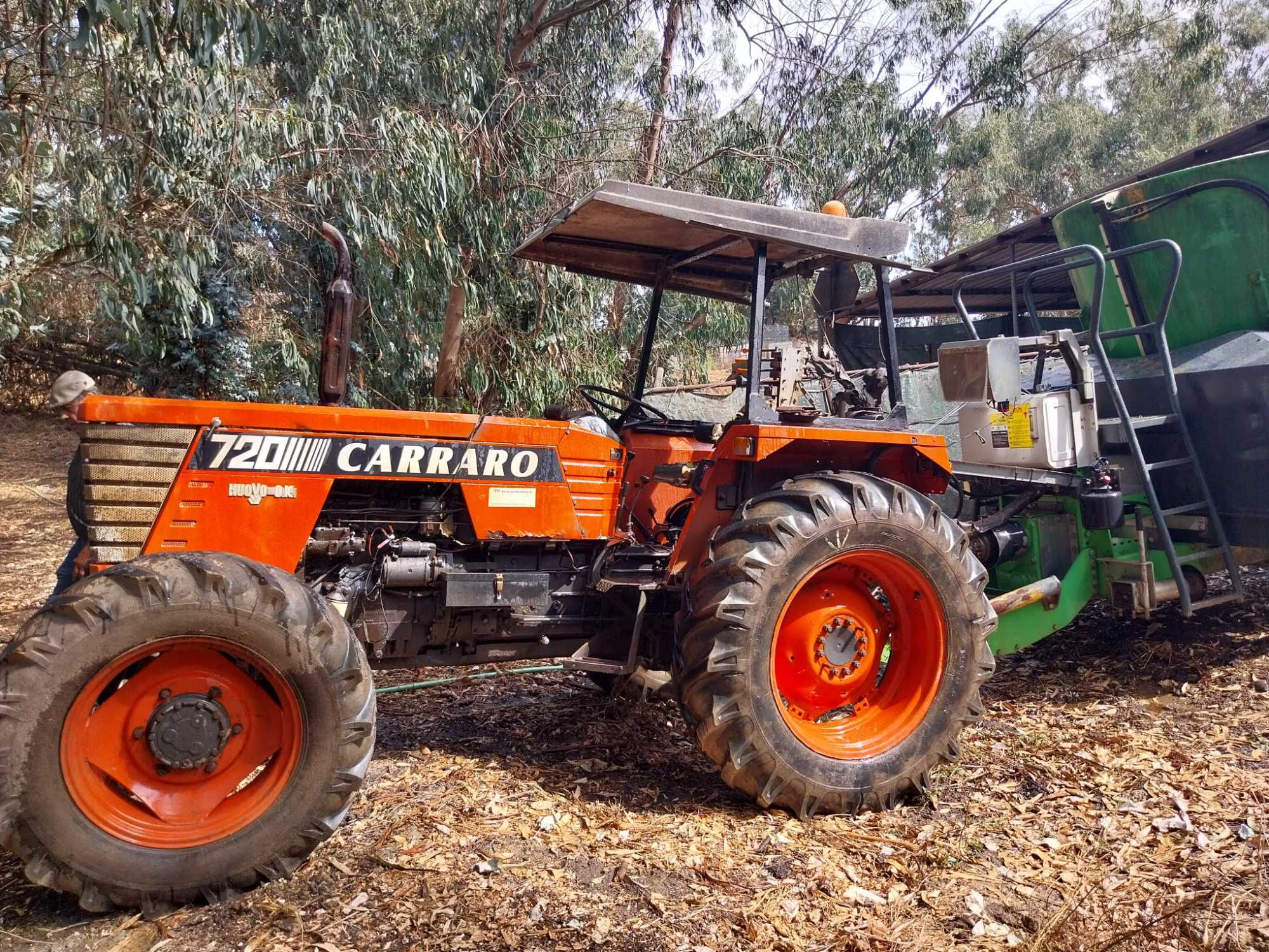 Unifeed e trator Carraro, Cisterna 10 000 litros