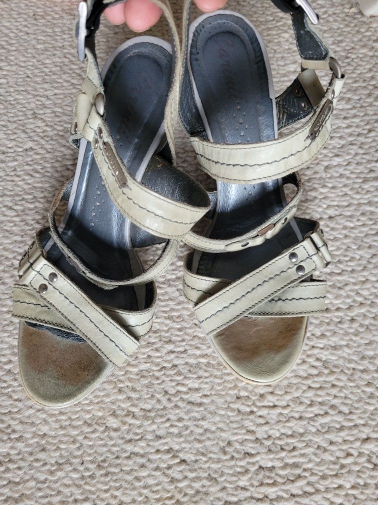 Sandały 37 Carinii skóra koturn buty letnie