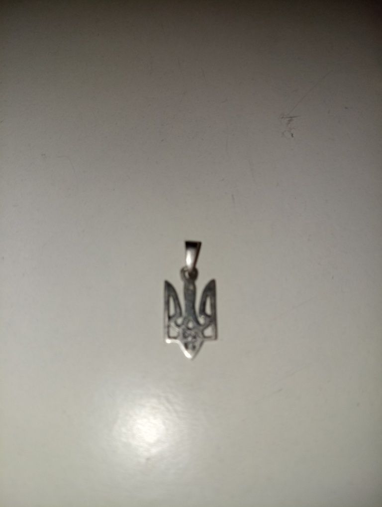 Продам підвіску тризуб нова.срібло 925