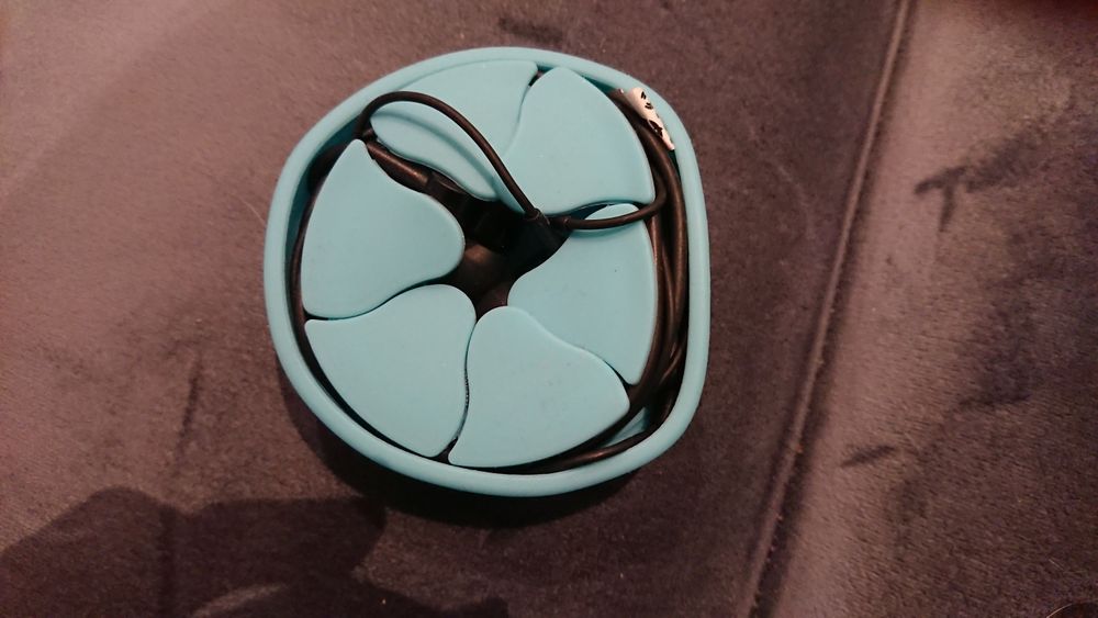 Etui na słuchawki kabel