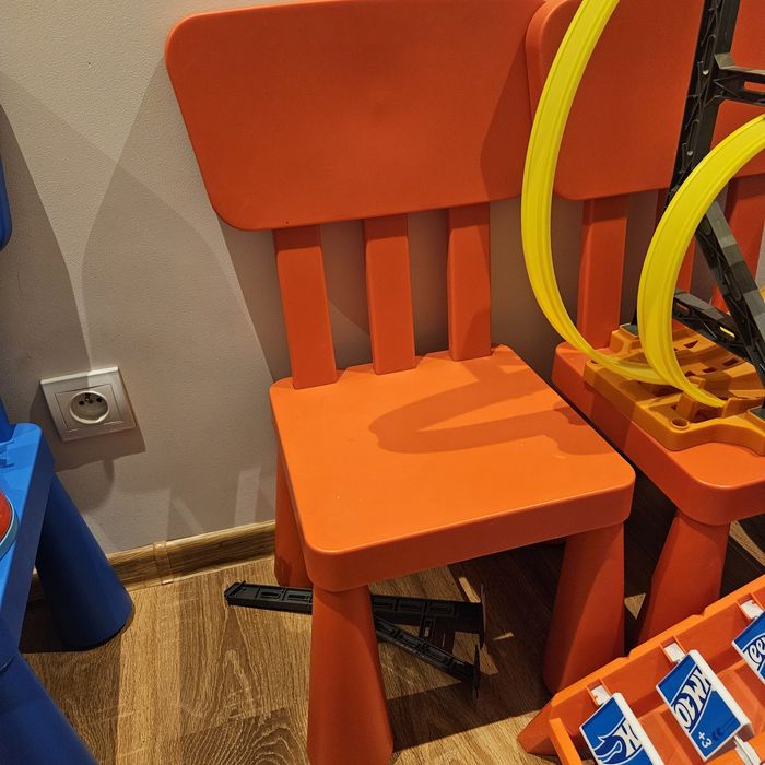 Krzesełko ikea 1x niebieskie 2x czerwone