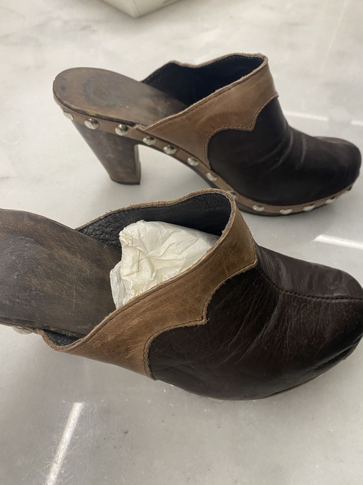 Sandalias/ socas em pele castanha T. 36