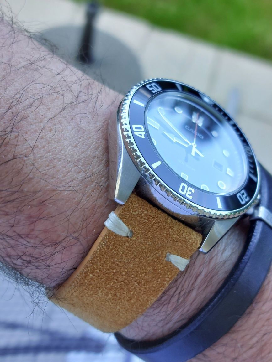 Zegarek diver Casio MDV-107 Duro