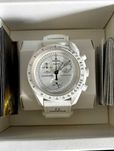 Montre Moonswatch SO33W700