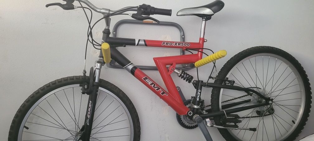 Bicicleta EMT com suspensão