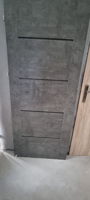 Sprzedam drzwi wewnętrzne szare 80 prawe