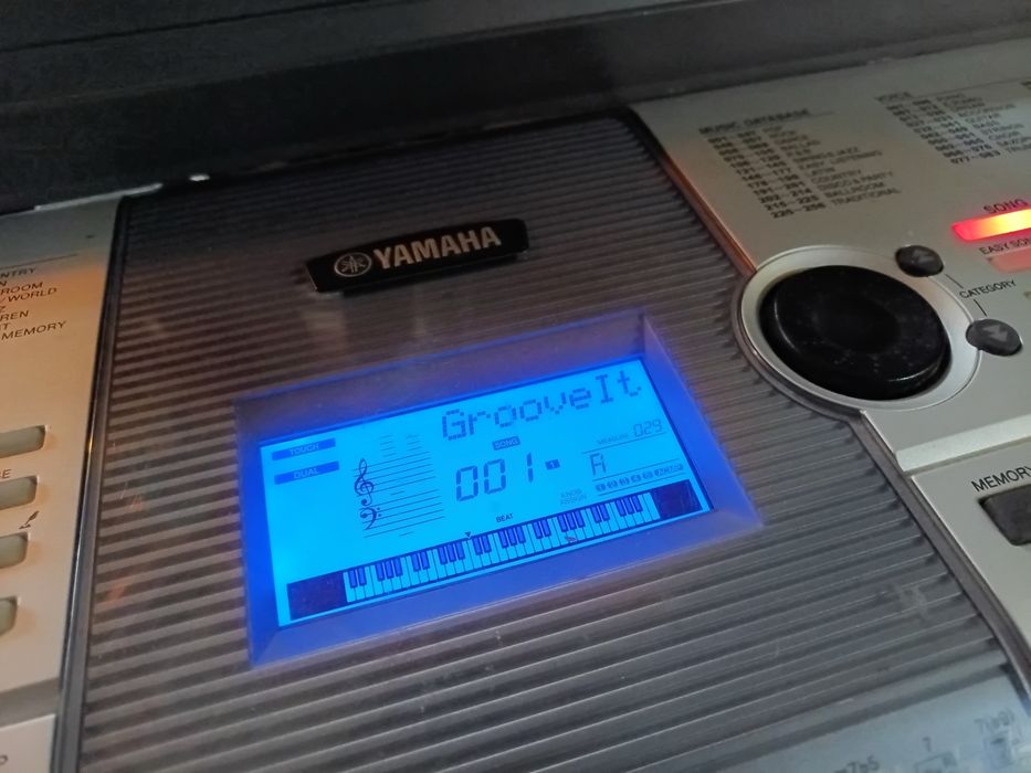 Piano teclado Yamaha