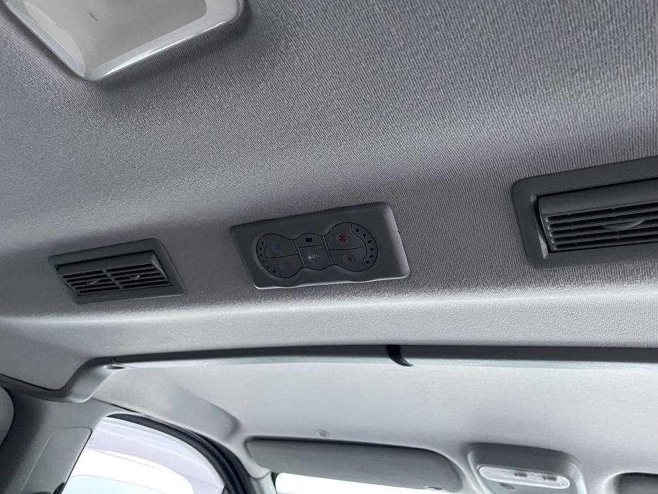 Podsufitka Trafic Vivaro passenger z nawiewami kompletna