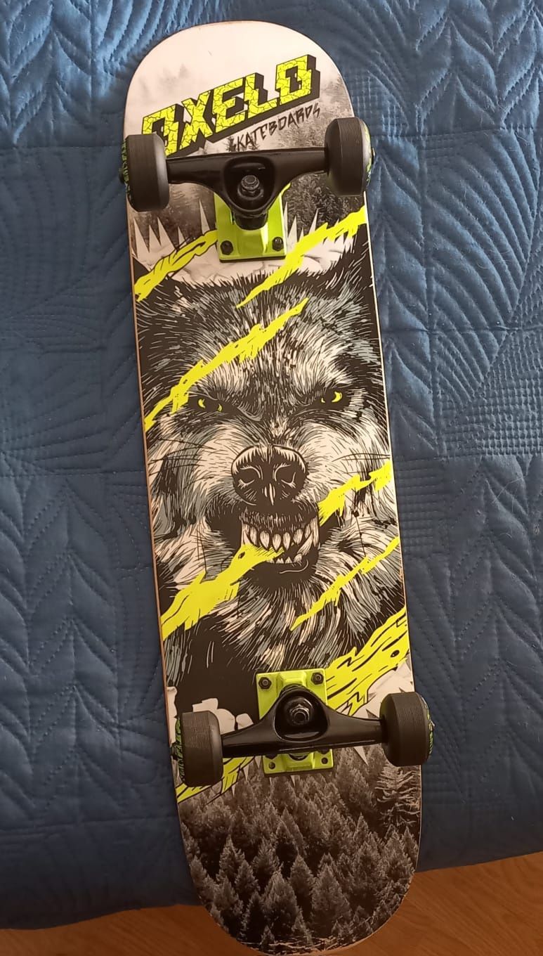 Skate com imagem do lobo
