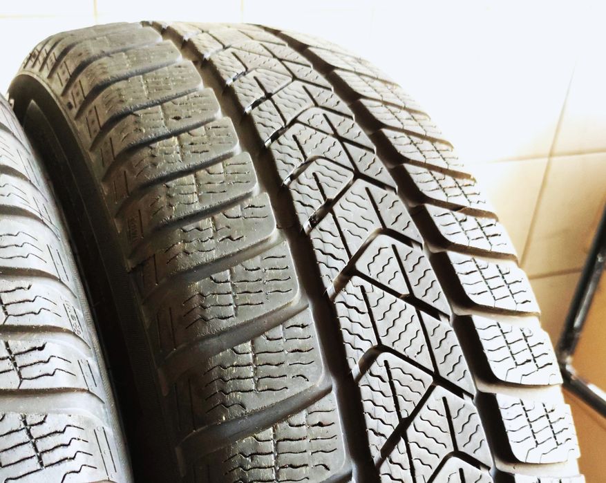 2x 205/60R16 Pirelli SottoZero 3 Winter 96H 6mm C/B/72dB