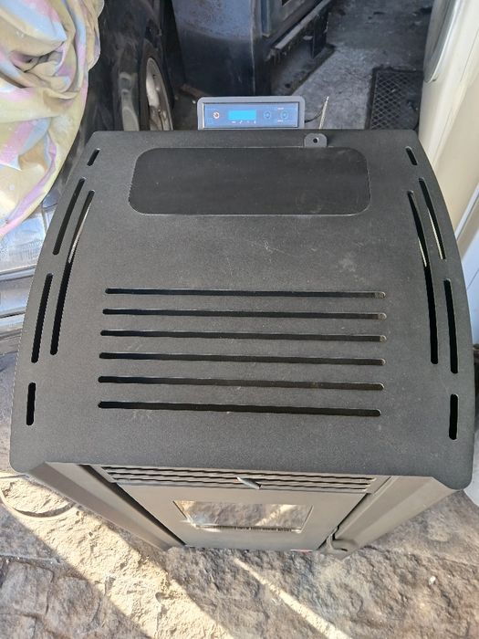 Vendo salamandra a pellets, 8kw, RedPod com pouco uso. Em bom estado.