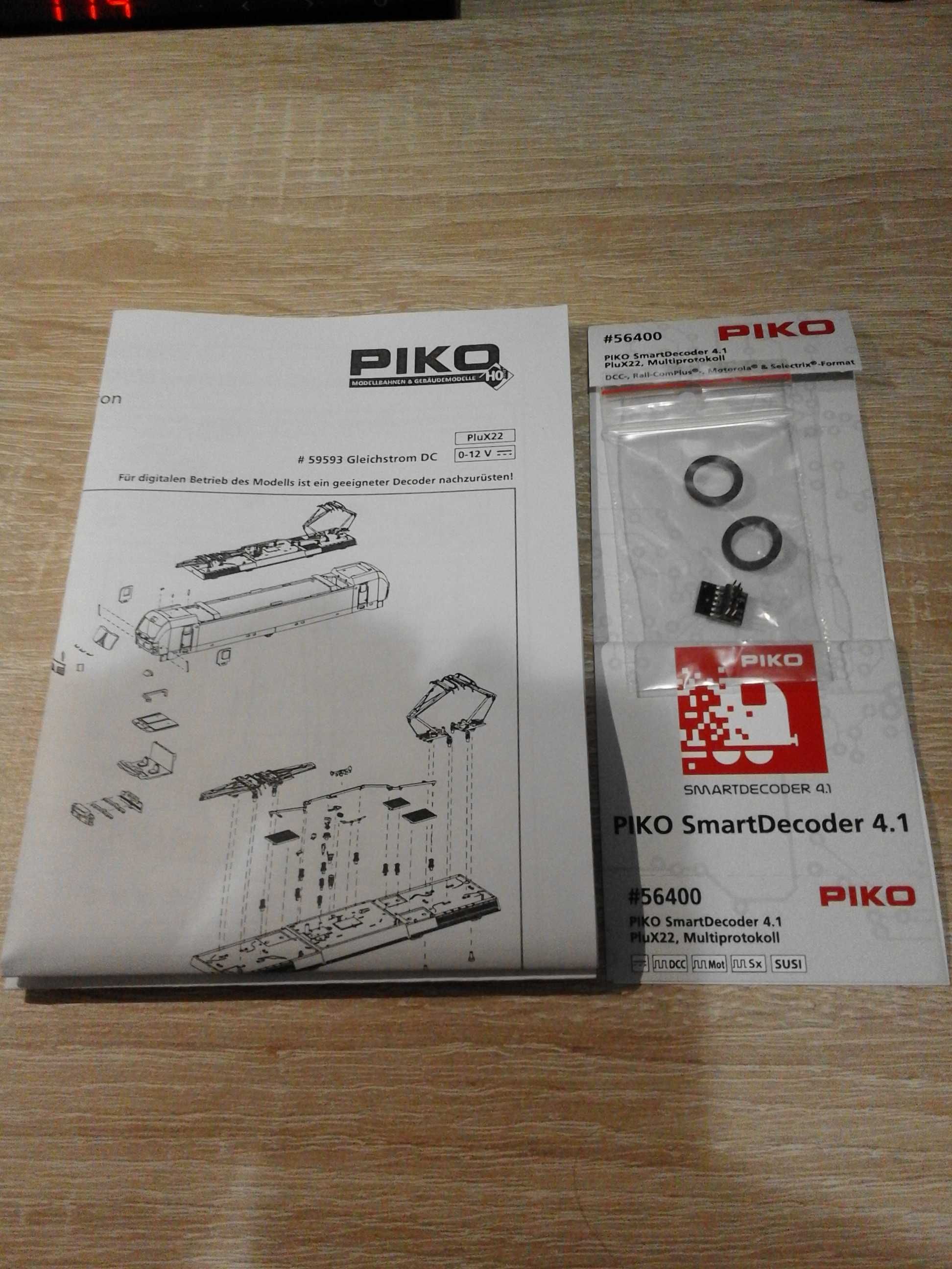 Piko 59593 lokomotywa z dekorem jazdy.
