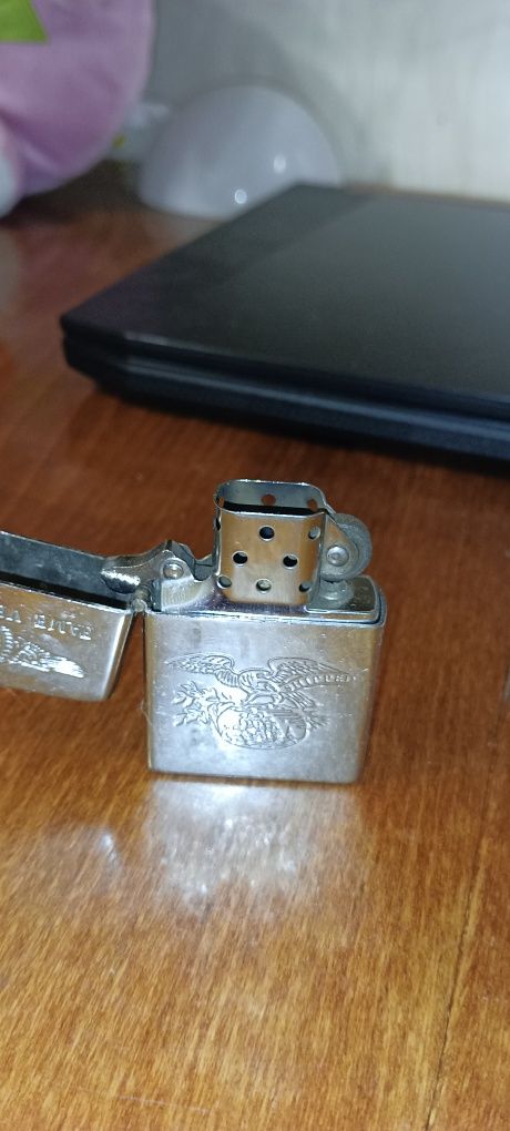 Продам зажигалку ZIPPO оригинал