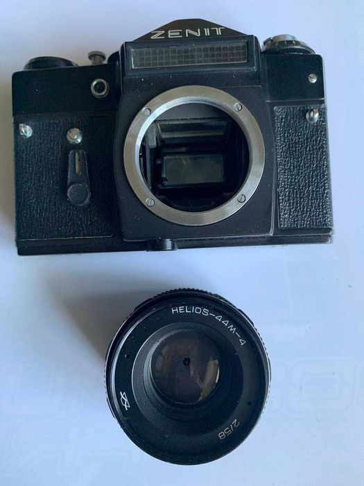 Фотоаппарат Zenit 11 + Helios-44M 2/58 с чехлом.
