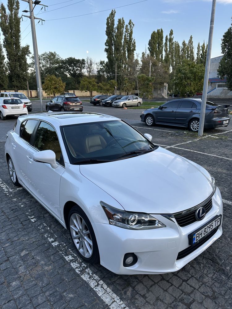Lexus CT200h 2012 год