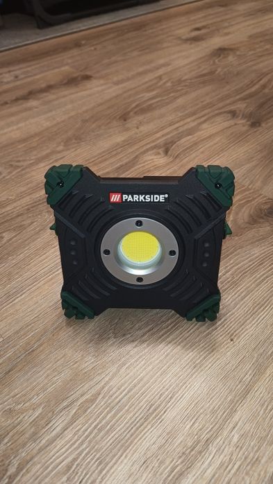 Reflektor pakrside halogen lampa Nowy uszkodzona