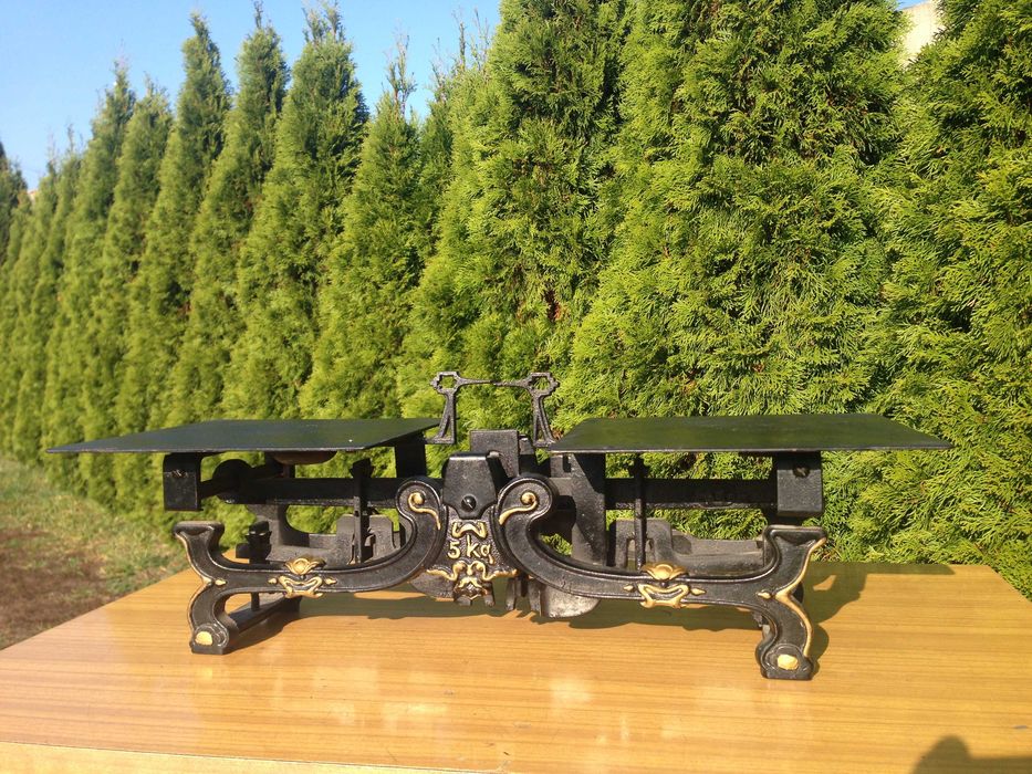 Stara zabytkowa waga szalkowa 5 kg.