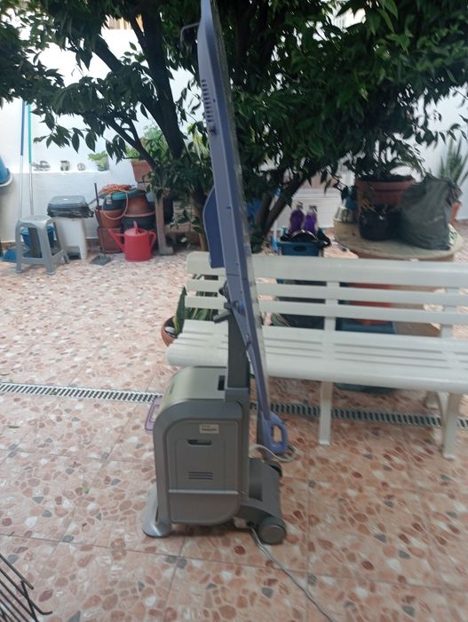 Tábua de passar a ferro elétrica PHILIPS.