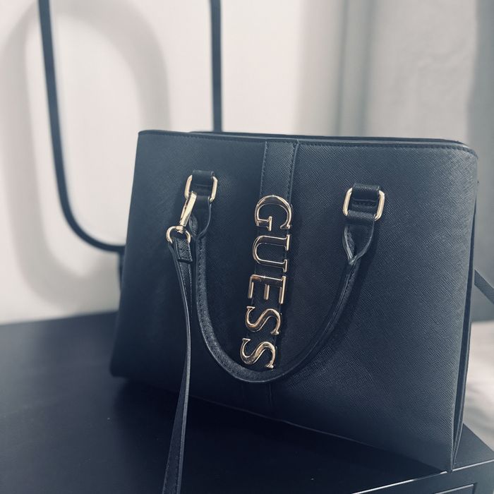 Guess torebka czarna logo na pasku