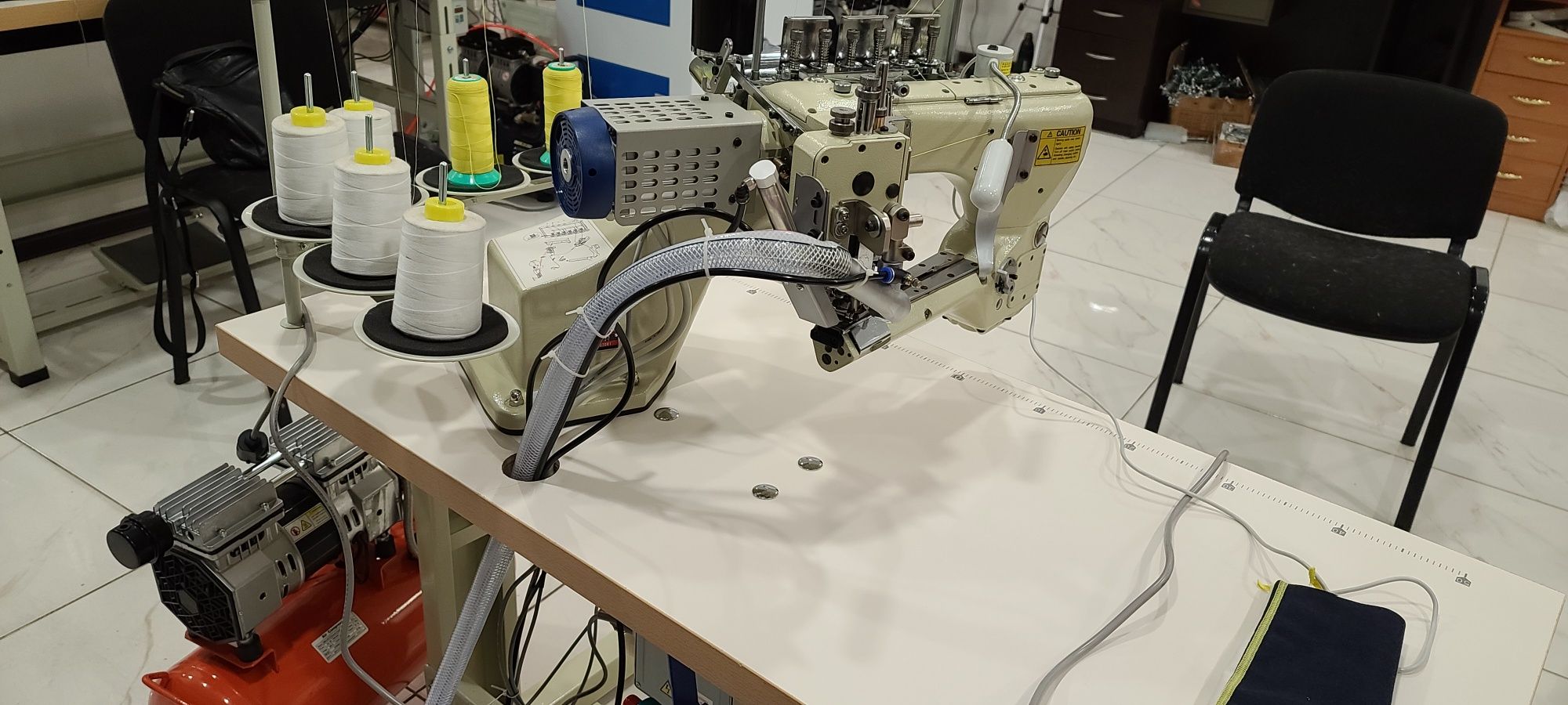 Продам промышленную швейную машину флэтлок