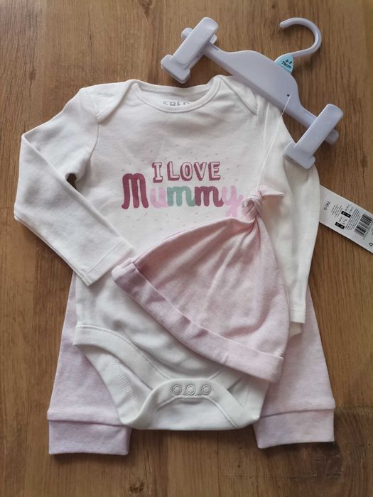 Zestaw 3 częściowy: body, spodenki, czapeczka F&F rozmiar 74