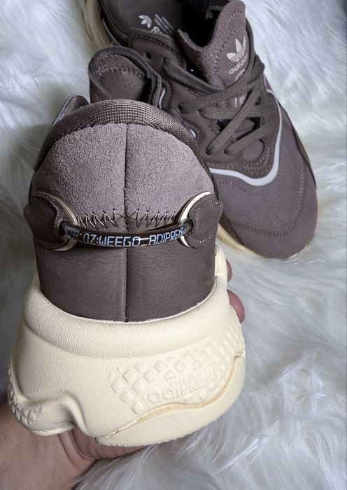 Кросівки жіночі ADIDAS OZWEEGO 39,5 Original