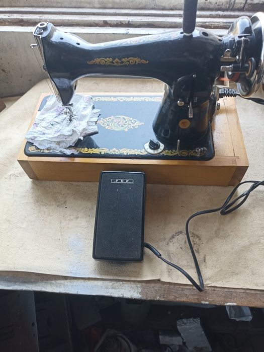 Швейная машинка с японским приводом бу.в в рабочем состоянии.