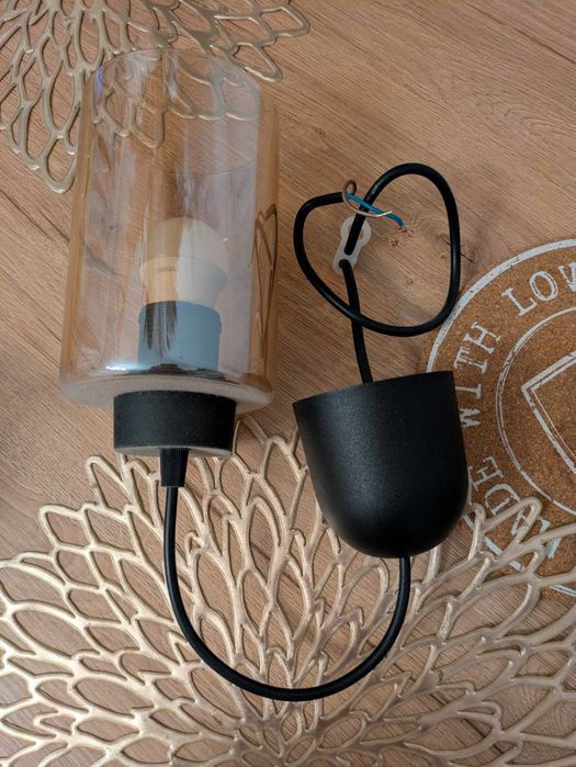Lampa wisząca z żarówka