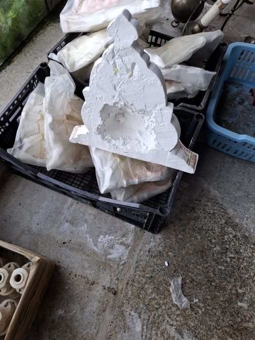 Cantos conchas em gesso embalados