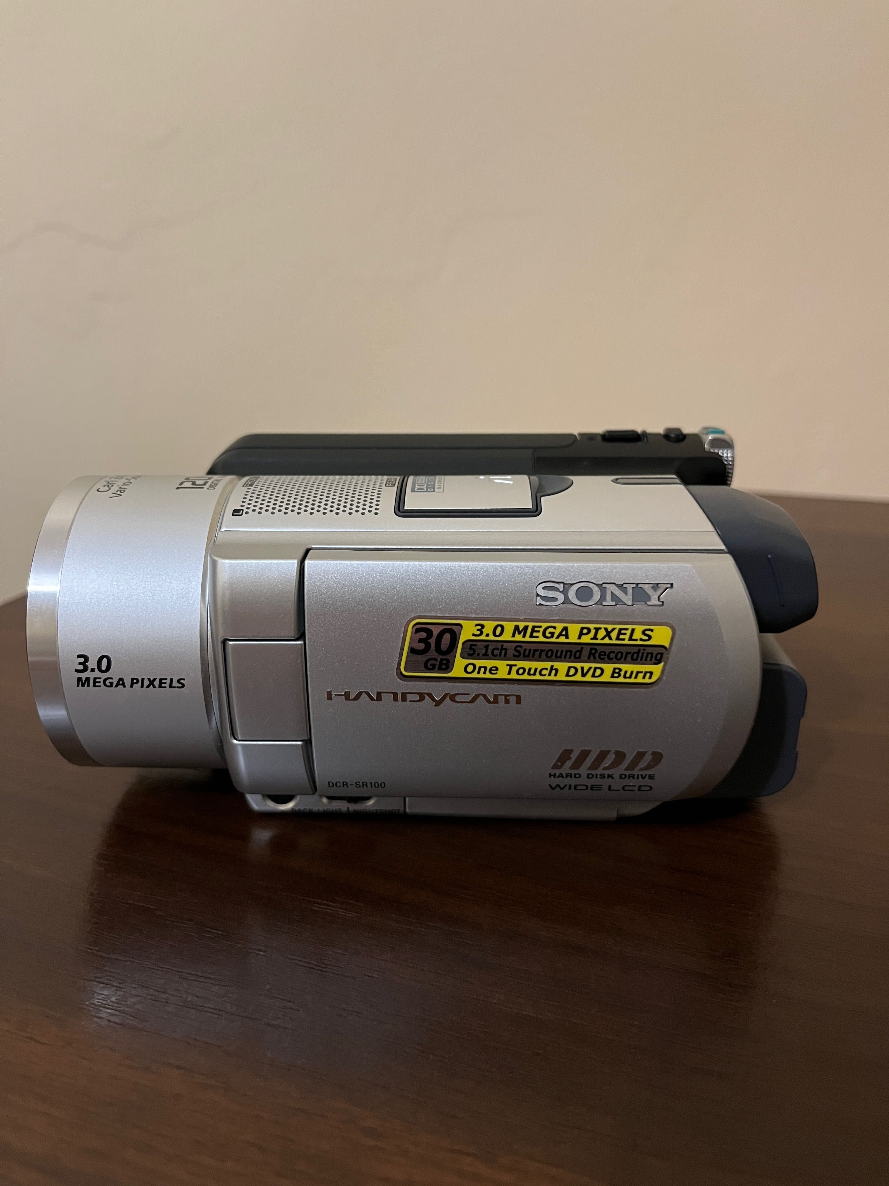 Продам відеокамеру Sony DCR-SR100E