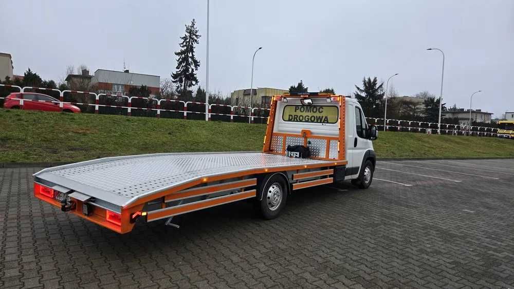 Iveco Daily autolaweta najazd producent najazdów LEO-CAR pomoc drogow