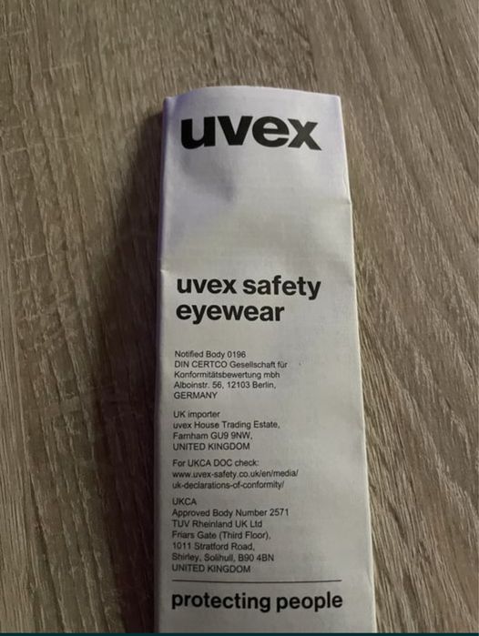 Okulary ochronne typu gogle marki Uvex.