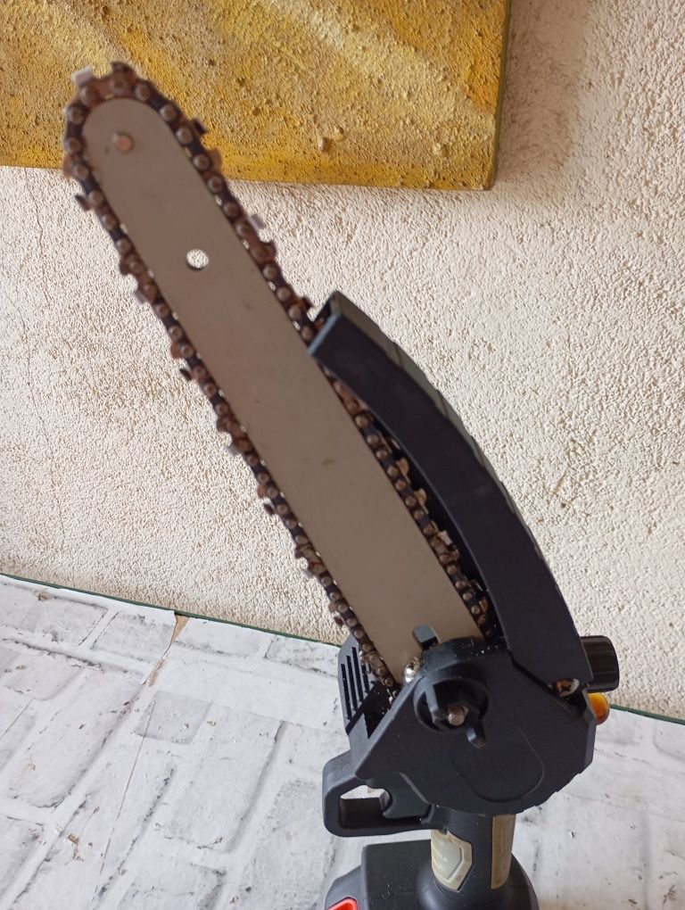 Mini Serra elétrica