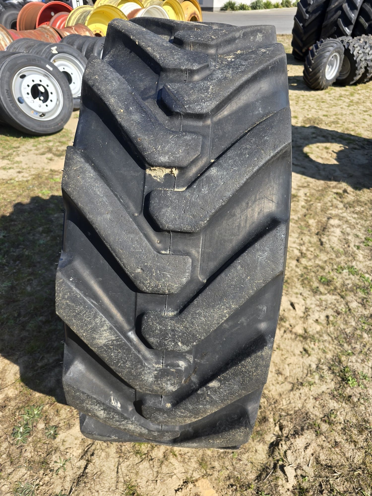 Opona 400/80-24 15.5/80-24  BKT