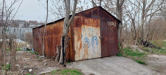 Срочно продам гараж в центре. Без места