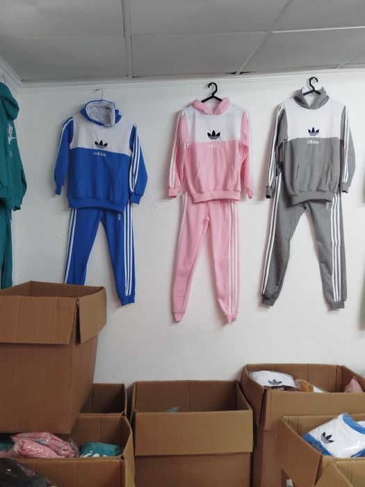 Fatos de treino de criança