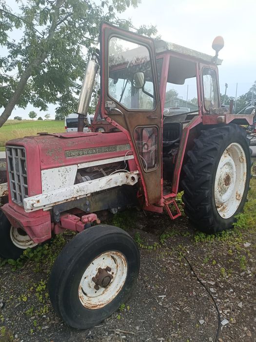 Ciągnik rolniczy Traktor z rembakiem Internacional 4-cylindrowy