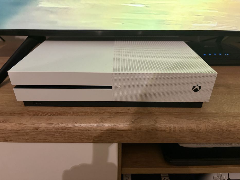 Konsola Xbox One 1000GB + 2 pady