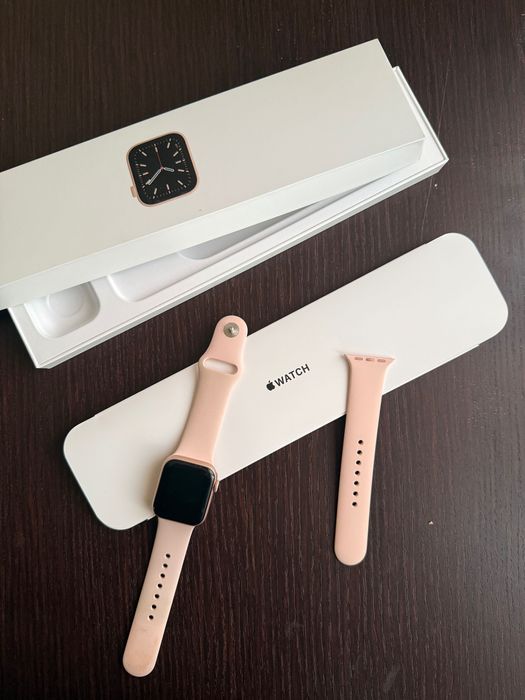 Годинник Apple Watch 6.