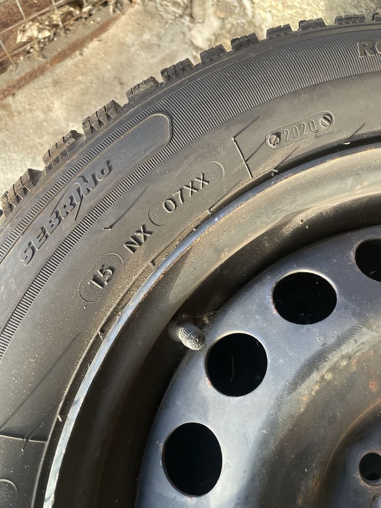 Jantes de ferro 15 4x100 com pneus novos