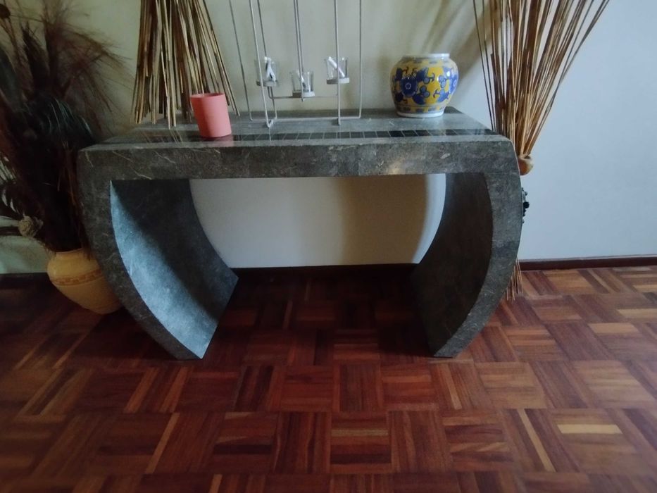 Aparador/Consola imitação de Mármore ou Pedra com Design Curvo