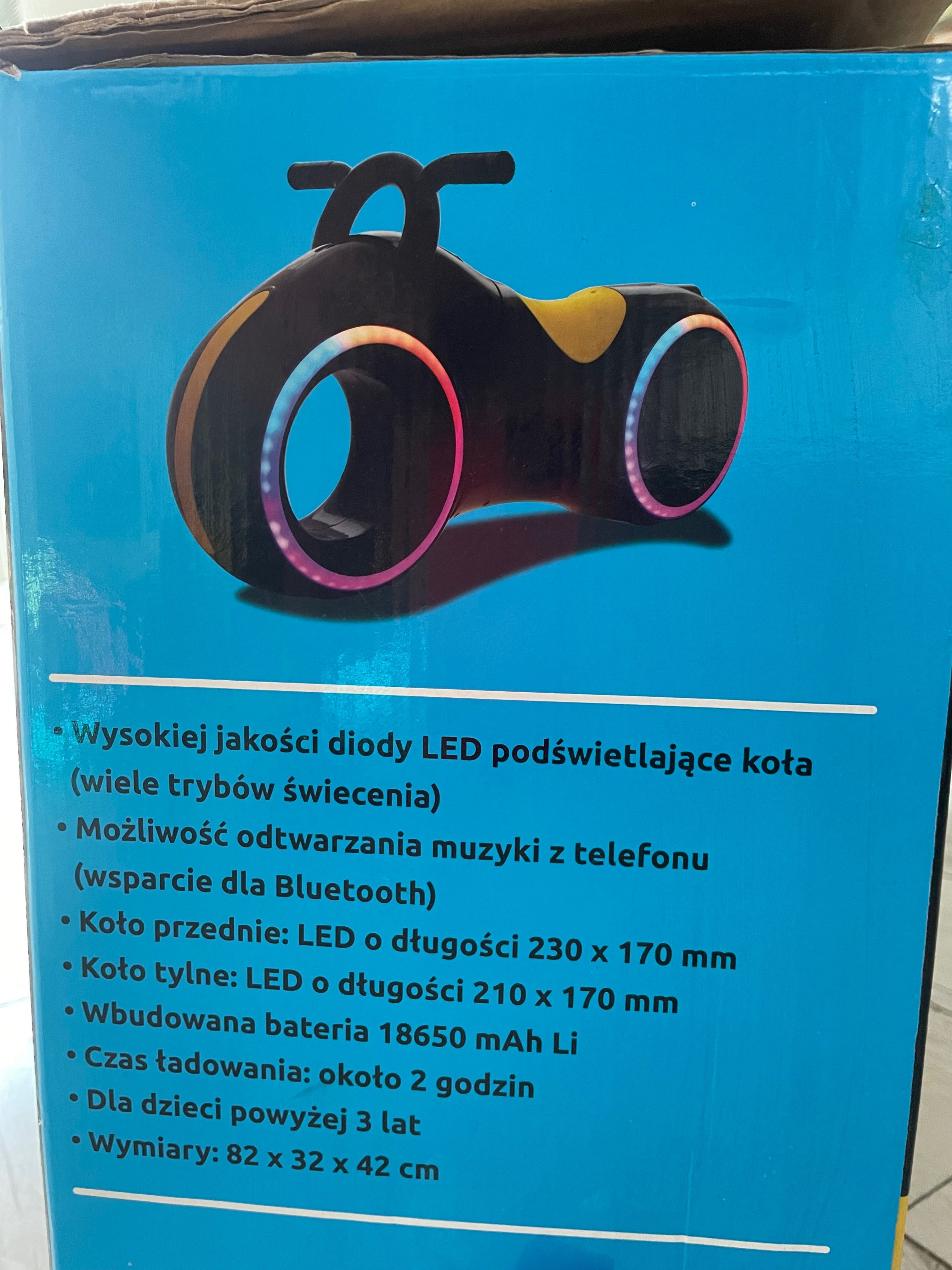 Biegaczek Led świecący odtwarzający muzykę przez Bluetooth