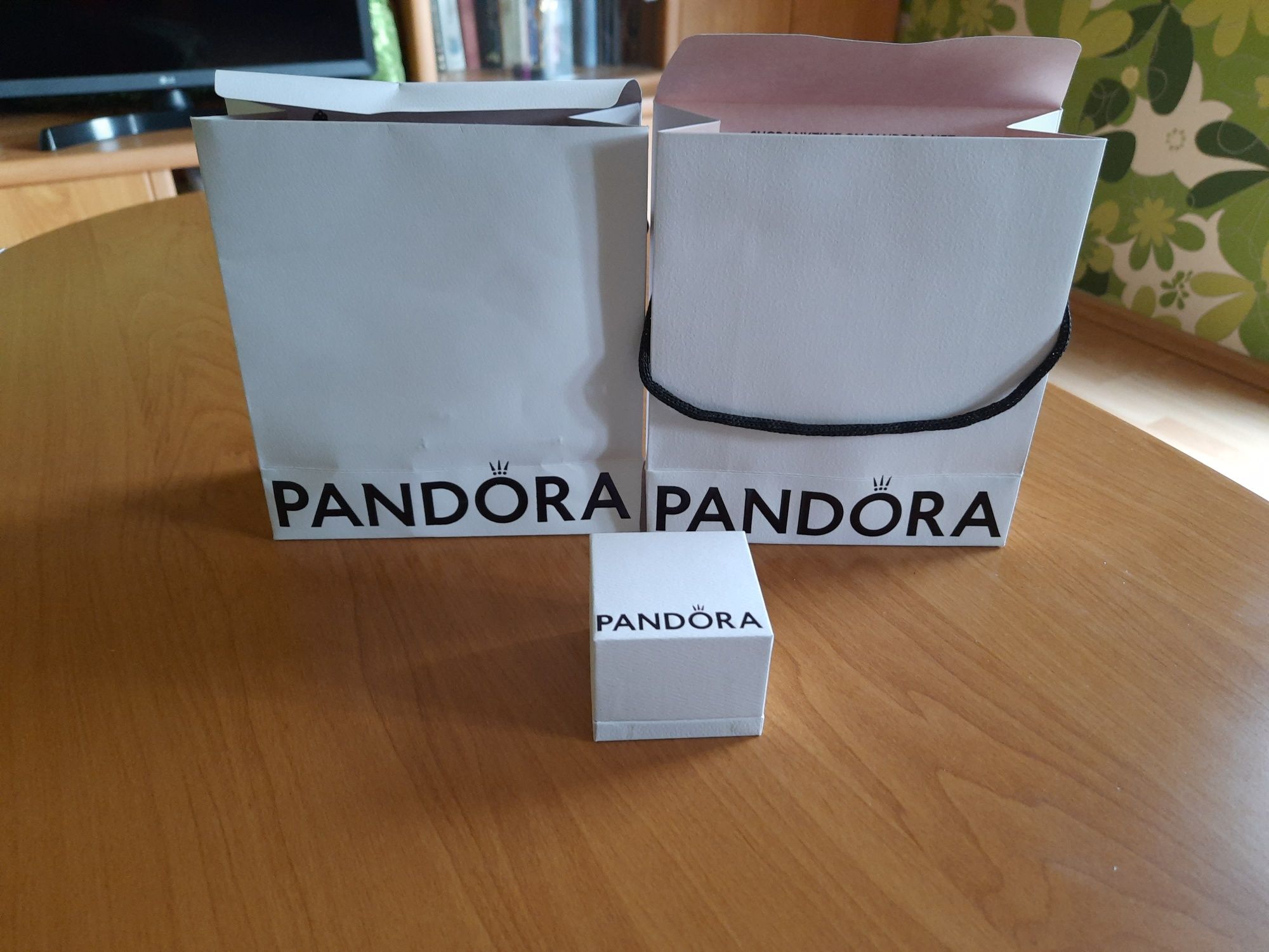 Torebka na biżuterie Pandora