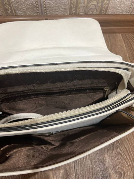 L. Pigeon Белая сумочка в хорошем состоянии