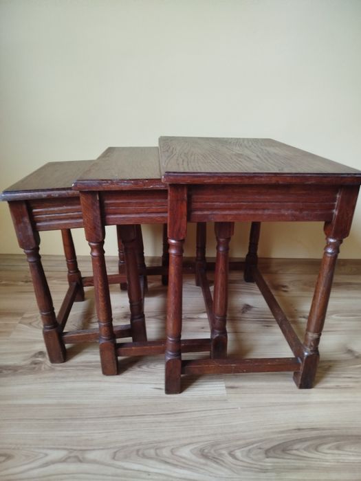 Trzy stoliki rozkładane